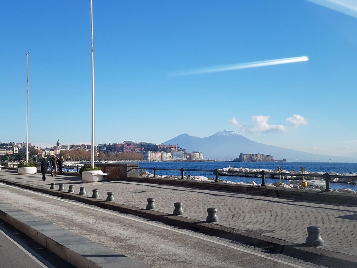 Lungomare Caracciolo Mon Appartamento